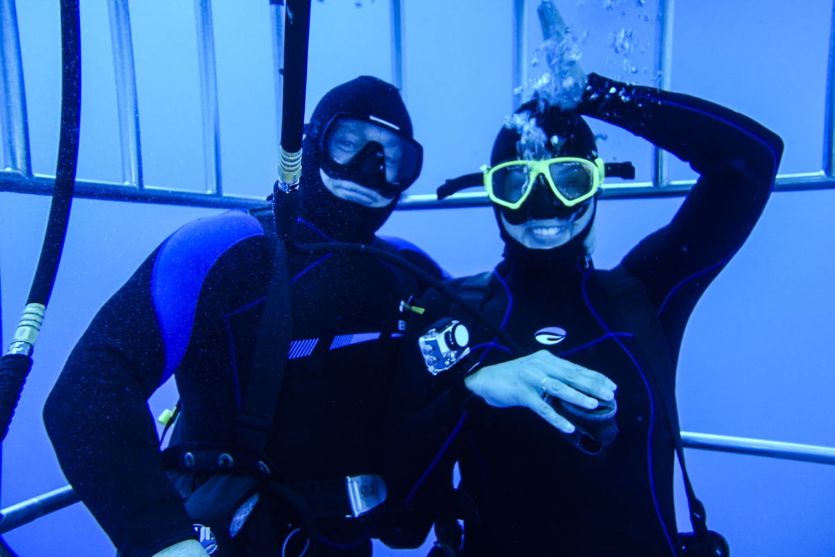Guests take a great underwater selfie!